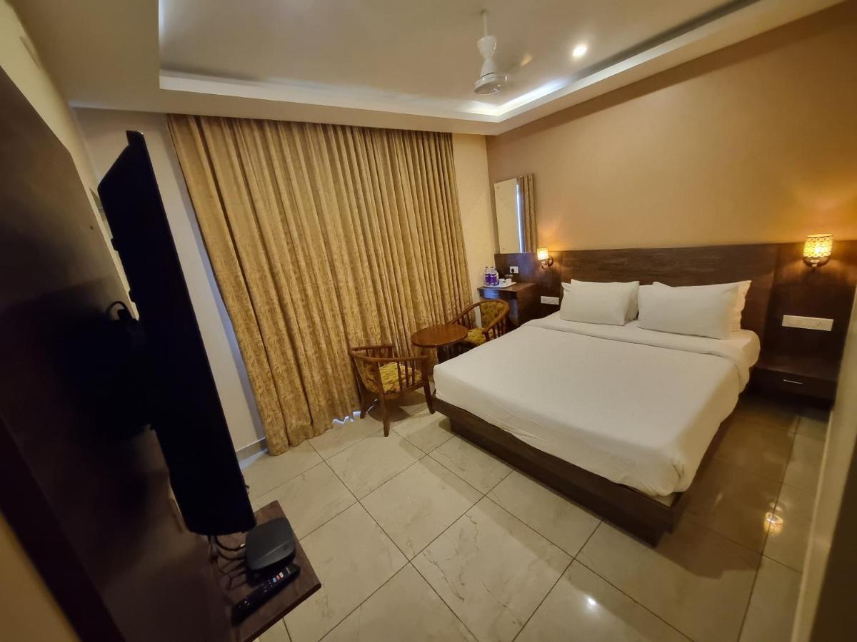 Plutus Residency Hotel Auroville Bagian luar foto